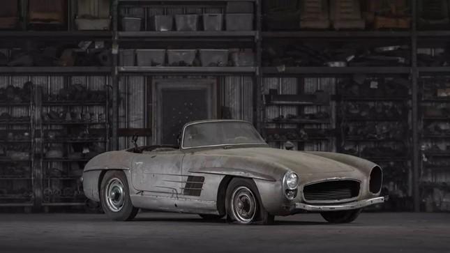 Xế cổ Mercedes 300SL hư hỏng nặng được đấu giá cao bất ngờ