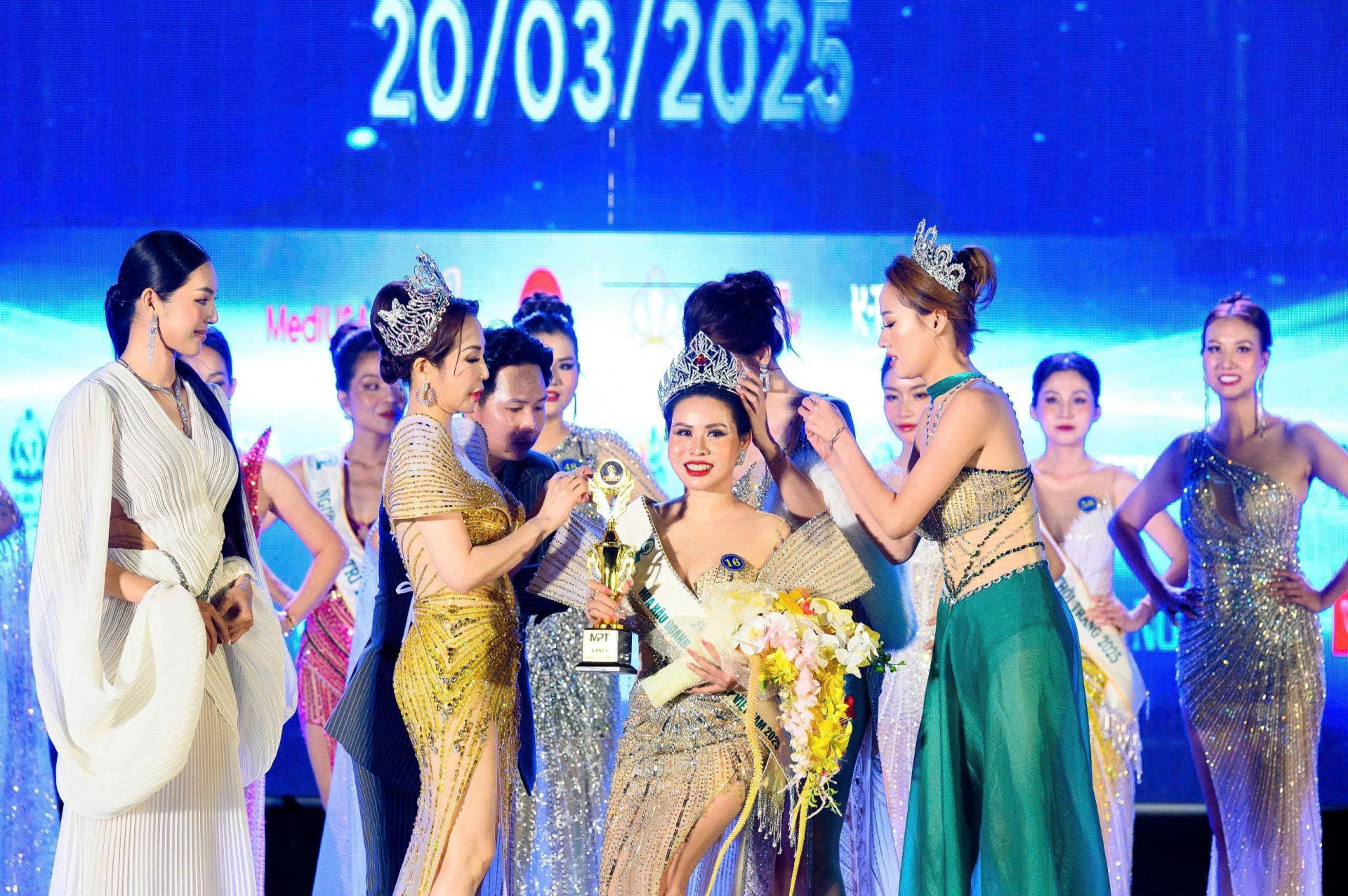 Nguyễn Thị Đức Á hậu 3 Hoa hậu Doanh nhân Sắc đẹp Việt Nam 2025: “Nếu được lựa chọn, em xin chọn cả hai”