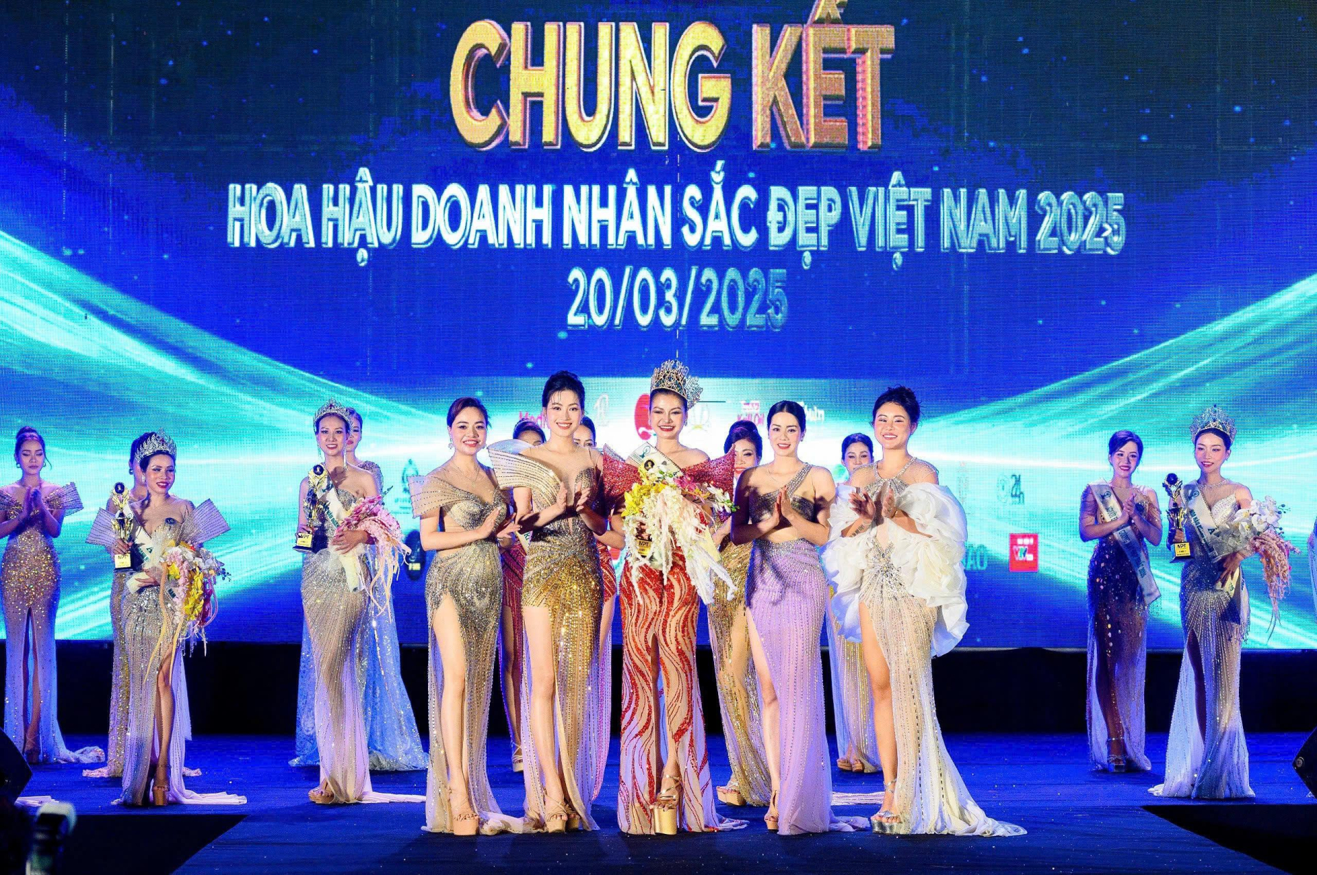 Trần Ngọc Bích đăng quang Á hậu 2 Hoa hậu Doanh nhân Sắc đẹp Việt Nam 2025 – Giây phút vinh quang tỏa sáng tại Bikini Beach