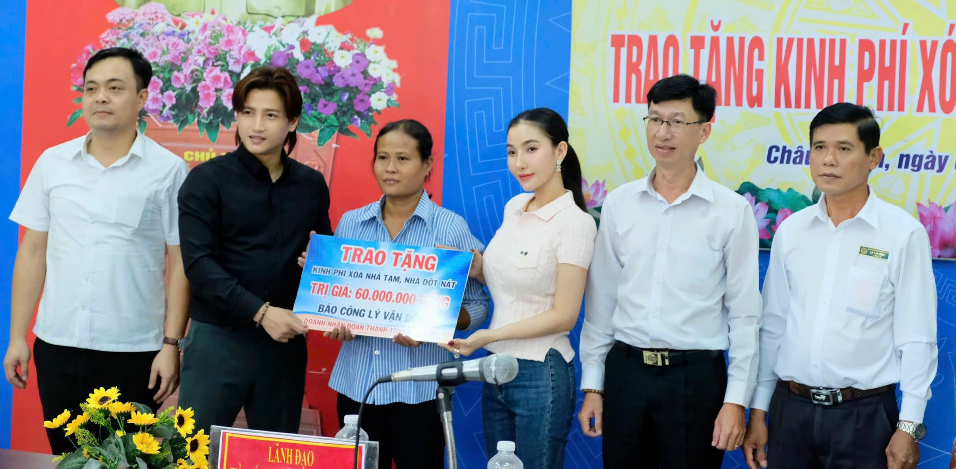 Trao tặng kinh phí xóa nhà tạm, nhà dột nát tại tỉnh Sóc Trăng