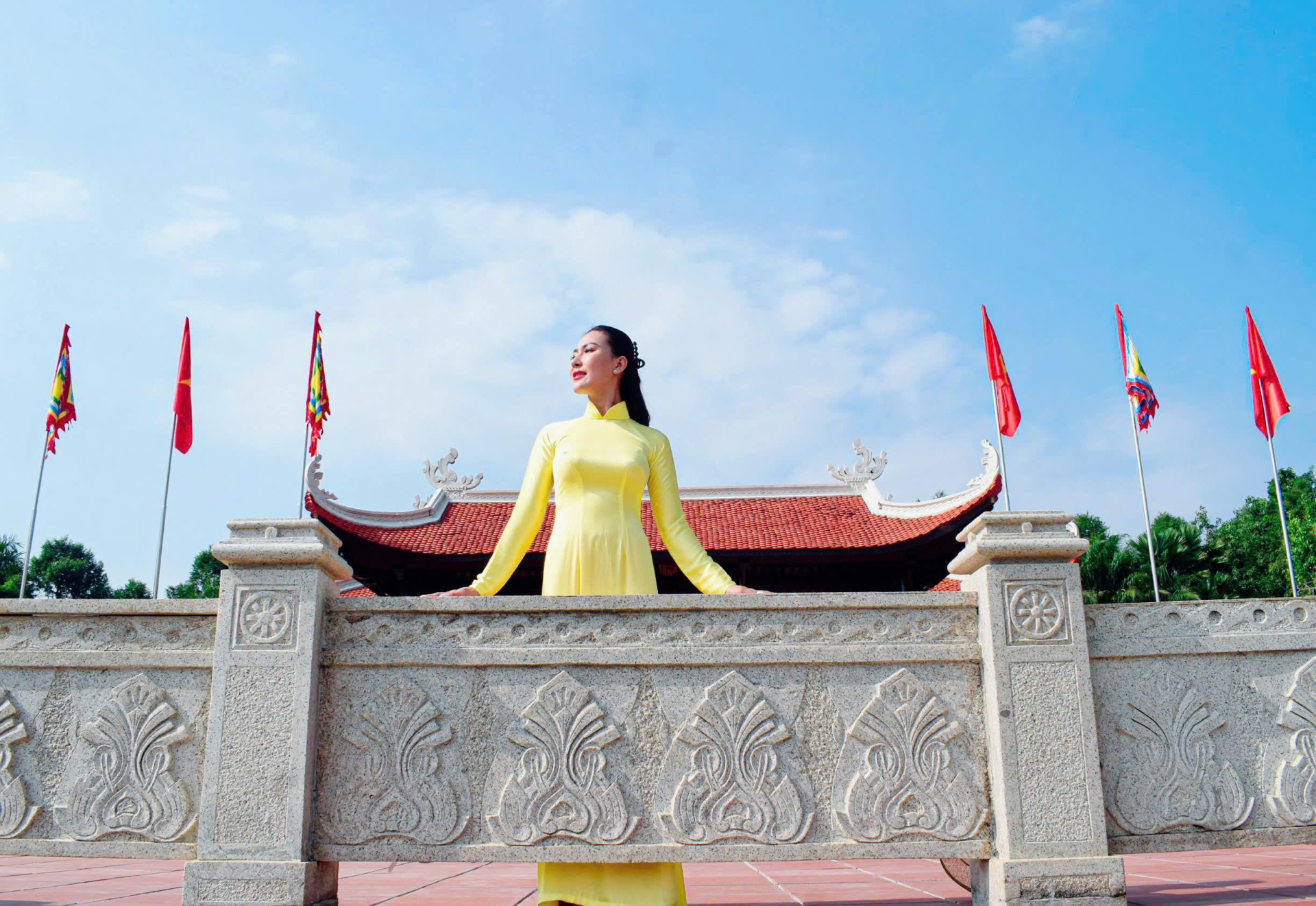 Kỷ niệm 50 năm Giải phóng Miền Nam, thống nhất đất nước: Hoa hậu Nguyễn Ngọc Hiếu cùng giới giáo dục tri ân liệt sĩ tại Đồng Nai