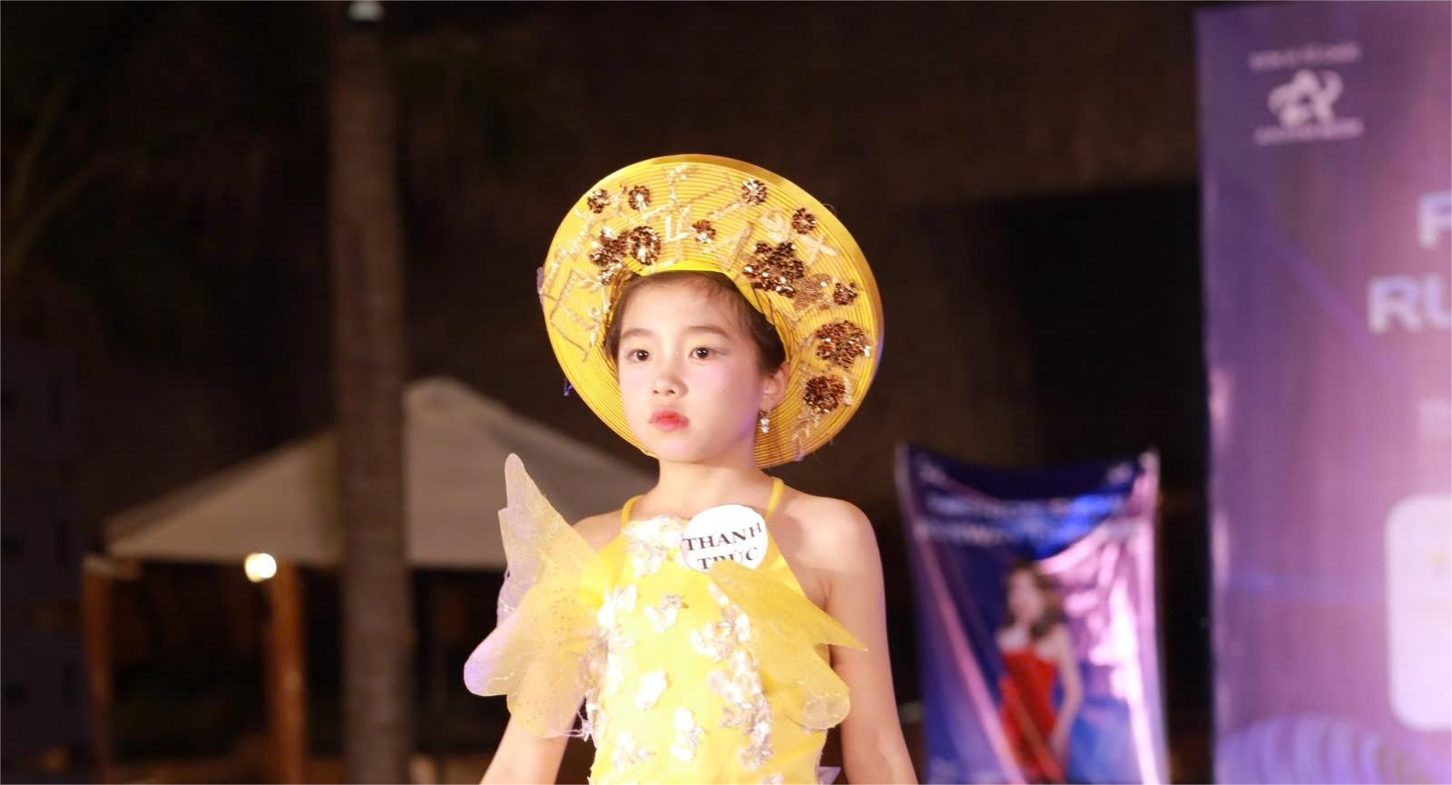Mẫu nhí Thanh Trúc xuất sắc đạt danh hiệu Đại sứ truyền thông tại Fashion show Runway Dreams