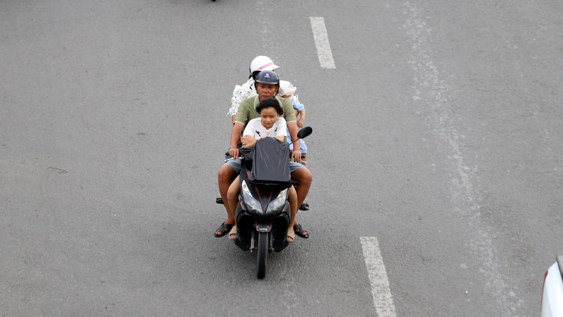 TP.HCM cuối tuần oi nóng, chiều tối có thể mưa dông