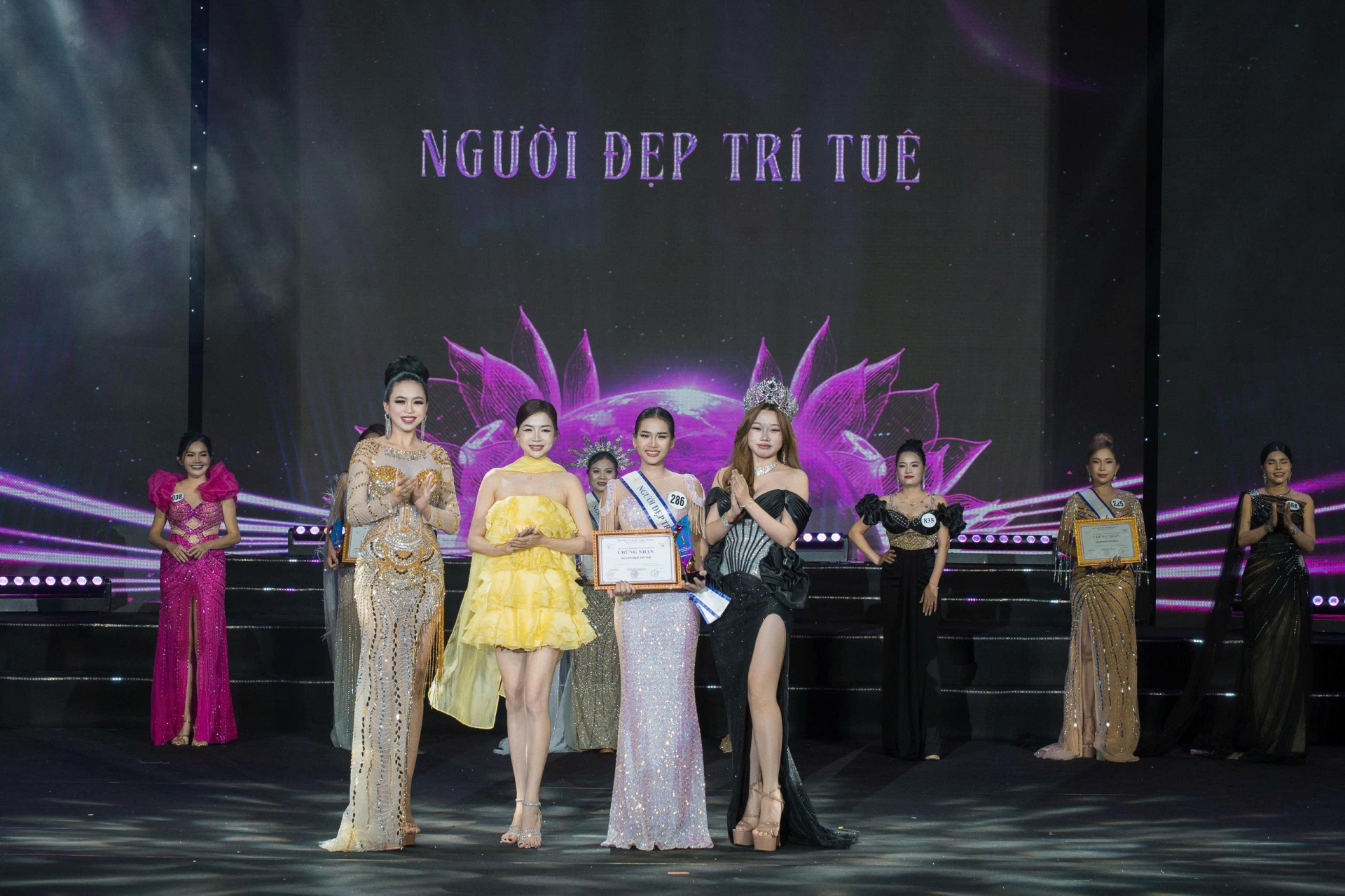 H’NƯNG NIÊ – “NGỌC NỮ” TÂY NGUYÊN TỎA SÁNG VỚI DANH HIỆU NGƯỜI ĐẸP TRÍ TUỆ TẠI HOA HẬU DOANH NHÂN DU LỊCH THẾ GIỚI 2025