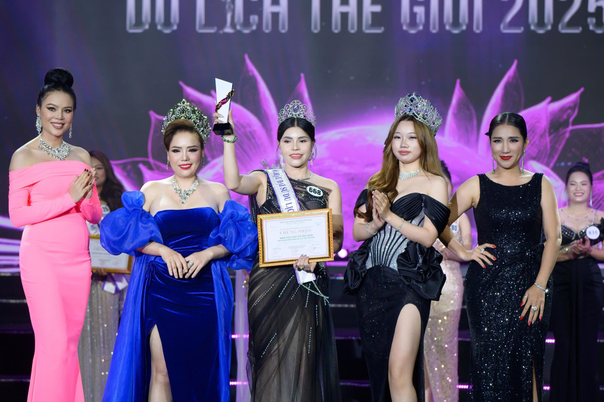 Nguyễn Thị Hương đăng quang Hoa hậu Đại sứ Du lịch Việt Nam nằm trong khuôn khổ cuộc thi Hoa hậu Doanh nhân Du lịch Thế giới 2025