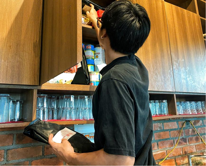 HỌC SINH LÀM THÊM: GIỮA ÁP LỰC KINH TẾ VÀ NỖI LO ĐÁNH MẤT TUỔI TRẺ