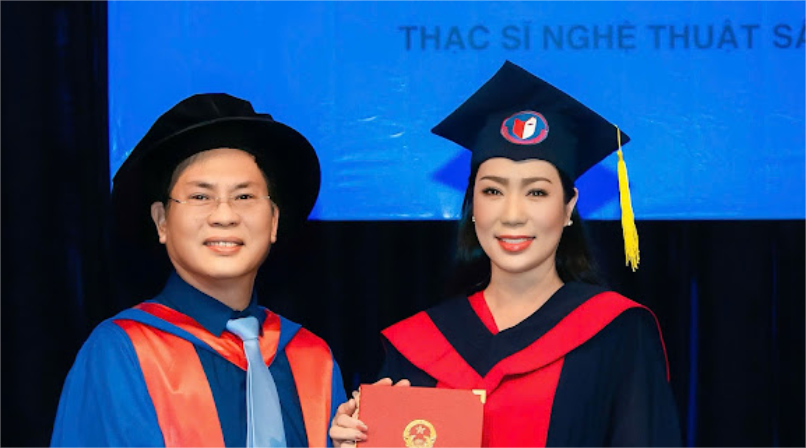 Sau 2 năm đèn sách, NSND Trịnh Kim Chi nhận bằng Thạc sĩ