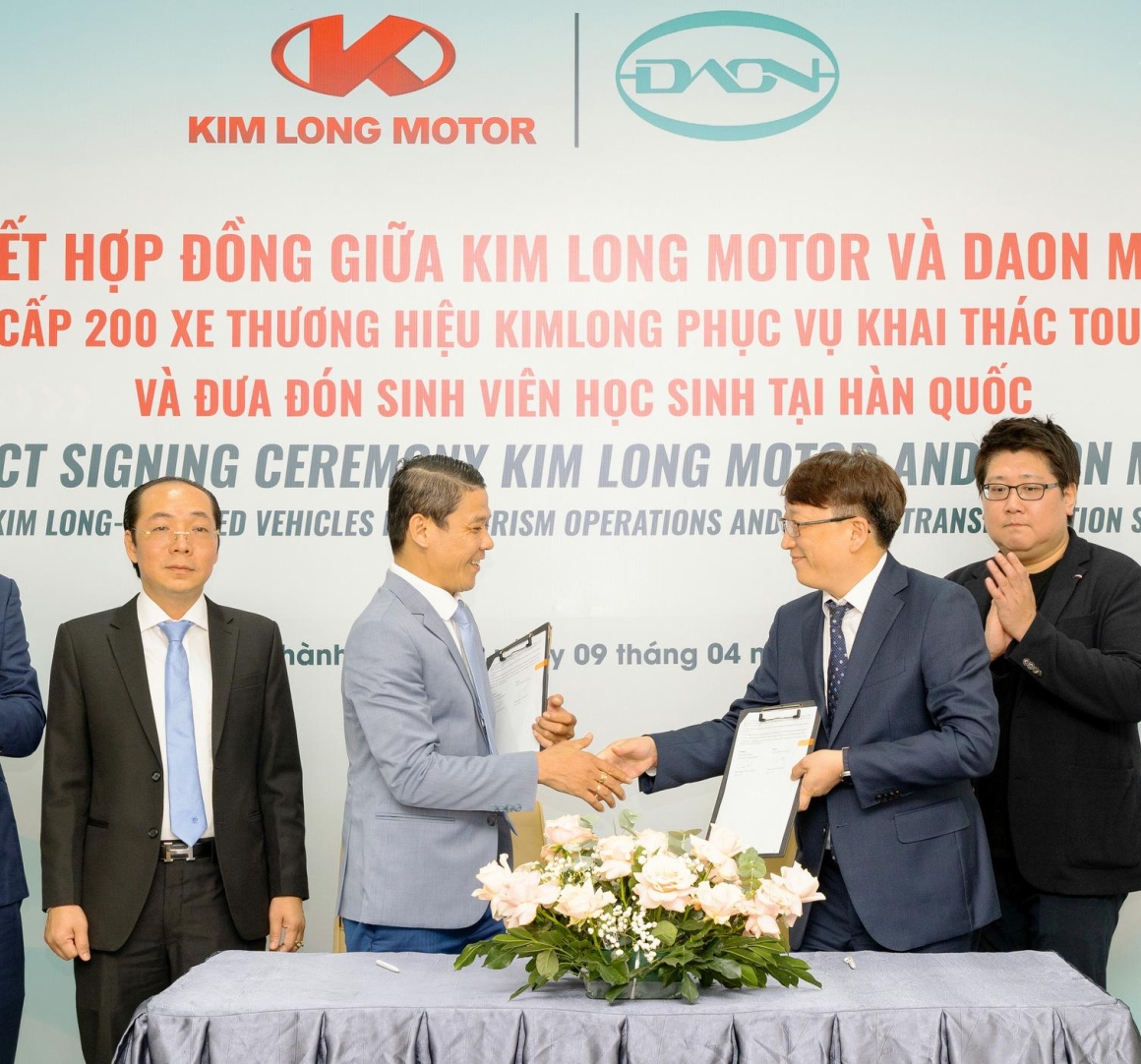 KIM LONG MOTOR HUẾ xuất khẩu 200 xe buýt điện hiện đại sang Hàn Quốc