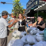 Tấm lòng vàng của Hoa hậu Nhân ái Nguyễn Thị Bình: Trao tặng  350 suất cơm chay nghĩa tình ngày rằm tháng 2