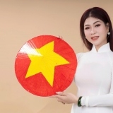 Hoa hậu Nguyễn Linh Đan tôn vinh vẻ đẹp truyền thống Việt Nam qua bộ ảnh kỷ niệm 50 năm giải phóng miền Nam