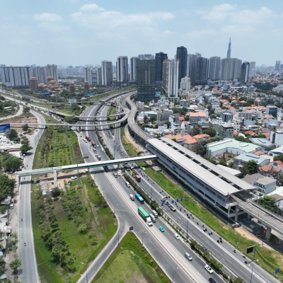 Tàu metro 1 TP.HCM bắt đầu chạy từ sáng sớm đến khuya hàng ngày