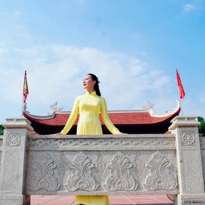 Kỷ niệm 50 năm Giải phóng Miền Nam, thống nhất đất nước: Hoa hậu Nguyễn Ngọc Hiếu cùng giới giáo dục tri ân liệt sĩ tại Đồng Nai