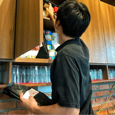 HỌC SINH LÀM THÊM: GIỮA ÁP LỰC KINH TẾ VÀ NỖI LO ĐÁNH MẤT TUỔI TRẺ