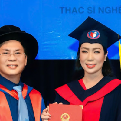 Sau 2 năm đèn sách, NSND Trịnh Kim Chi nhận bằng Thạc sĩ