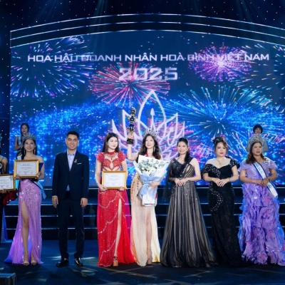 Chung kết Hoa hậu Doanh nhân Hòa bình Việt Nam 2025: Khoảnh khắc nắm tay của 'hai chị em ruột' trước thời khắc đăng quang