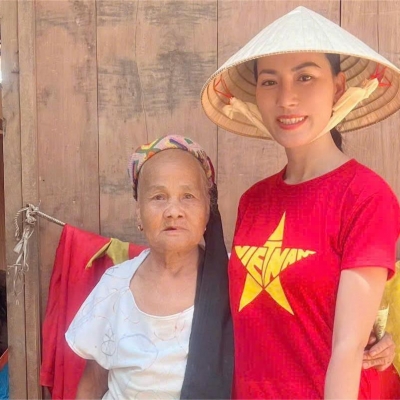 Nghệ An, Điện Biên, Sơn La: Hoa hậu Nguyễn Ngọc Hiếu: 'ngọn đèn tử tế' hướng về bà con miền lũ