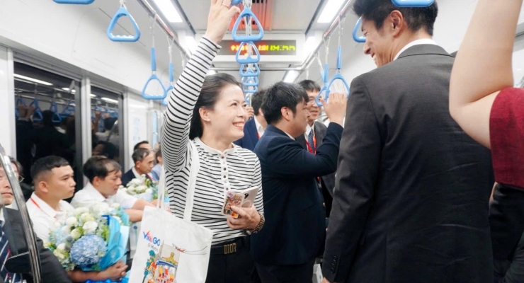 Khánh thành Metro số 1, ngân hàng phát 100.000 thẻ đi miễn phí