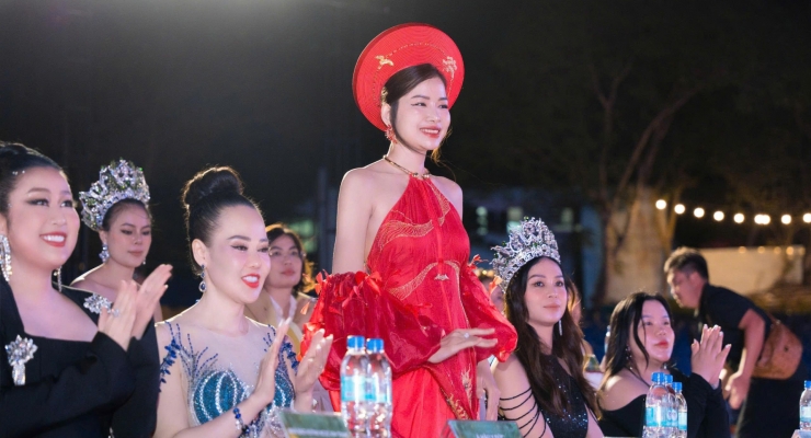 Huấn luyện viên catwalk tại Hoa hậu Doanh nhân Hoàn vũ Việt Nam 2025 - Người đẹp An Nhiên