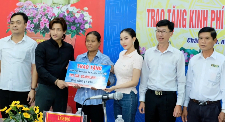 Trao tặng kinh phí xóa nhà tạm, nhà dột nát tại tỉnh Sóc Trăng