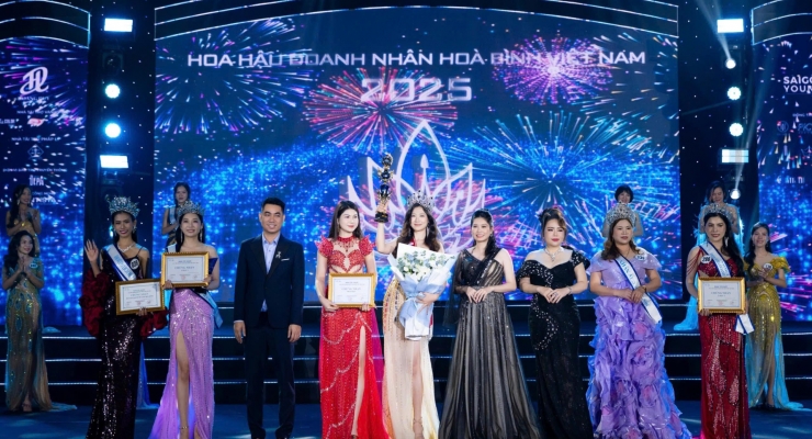 Chung kết Hoa hậu Doanh nhân Hòa bình Việt Nam 2025: Khoảnh khắc nắm tay của 'hai chị em ruột' trước thời khắc đăng quang