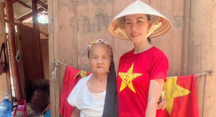 Nghệ An, Điện Biên, Sơn La: Hoa hậu Nguyễn Ngọc Hiếu: 'ngọn đèn tử tế' hướng về bà con miền lũ