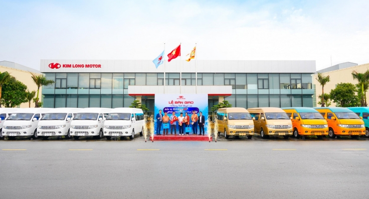 KIM LONG MOTOR bàn giao lô xe KIMLONG X9 đến khách hàng tham gia chương trình “Đầu tư KIMLONG 99- Nhận ngay KIMLONG X9”